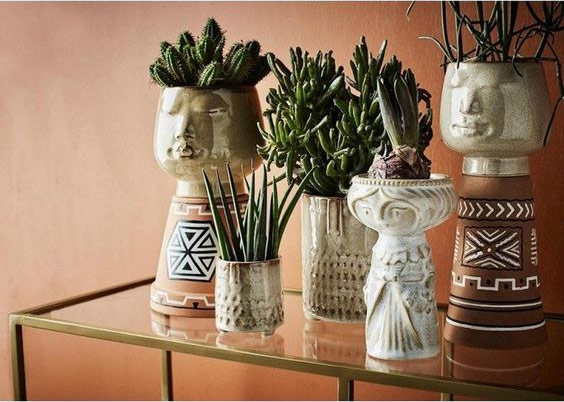 décoration avec des vases en céramique