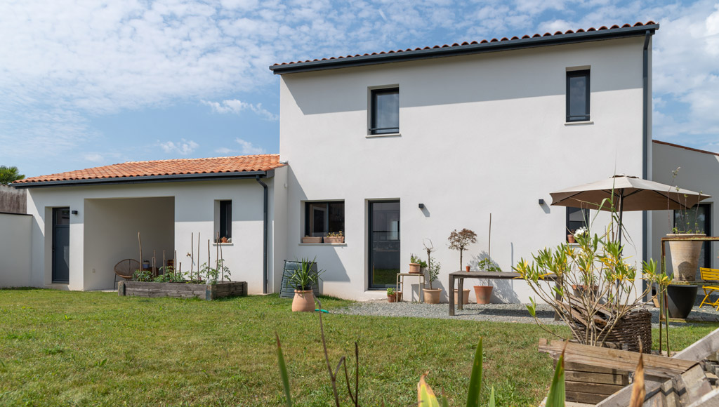 Construction neuve à étage sur mesure avec design moderne à Niort