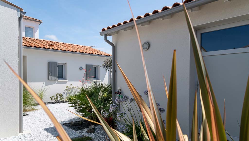 Maison avec garage indépendant et design contemporain près de Royan