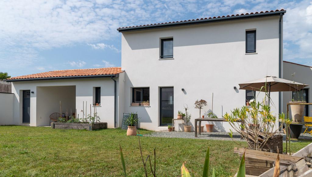 Construction neuve à étage sur mesure avec design moderne à Niort